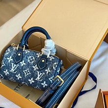 外貿新品Fendi Vintage絲絨法棍包 米蘭時裝周街拍中 單肩包斜挎包 明星日常出街也會背 『魅足時尚』 歷史價格詳細信息