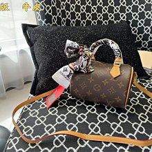 外貿新品Fendi Vintage絲絨法棍包 米蘭時裝周街拍中 單肩包斜挎包 明星日常出街也會背 『魅足時尚』 歷史價格詳細信息