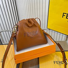 外貿新品Fendi Vintage絲絨法棍包 米蘭時裝周街拍中 單肩包斜挎包 明星日常出街也會背 『魅足時尚』 歷史價格詳細信息