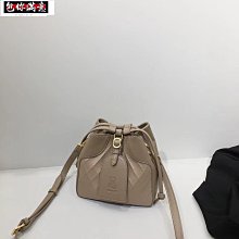 女生包包 2022新款秋季韓系時尚V字流蘇壓花小方包 女士簡約單肩包 斜背包 歷史價格詳細信息