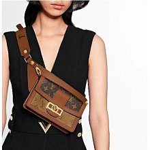 二手 LV LOUIS VUITTON(路易威登) M64064 WOC 黑色壓紋翻蓋晚宴包 斜背包 現貨 歷史價格詳細信息