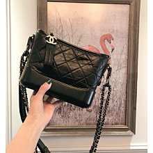 CHANEL GABRIELLE 中號 白色拼黑色 牛皮硬底 流浪包 斜背包 郵差包 AS1582 歷史價格詳細信息