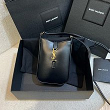 YSL LE 5 A 7新款LOGO 鱷魚壓紋牛皮肩背/手提流浪包(黑色) 歷史價格詳細信息