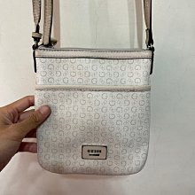 二手Guess粉色鏈條包包（機場免稅店購買的） 歷史價格詳細信息