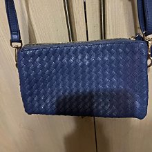 買來沒用全新少見的真皮經典STAND OIL黑色斜背包。像相機包立體有個性。裡面是粉藍色麂皮寬12高17底5公分5800 歷史價格詳細信息