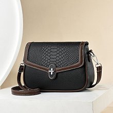 潮流撞色小方包2024春夏新款個性寬帶斜挎包女簡約時尚相機包 歷史價格詳細信息
