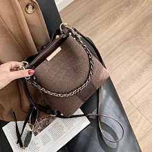 韓版簡約質感大容量包包 女2024新款 潮單肩女包斜挎鏈條百搭 水桶包 歷史價格詳細信息