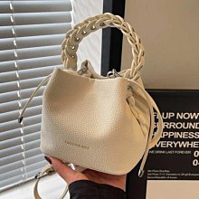 夏天銀色小包包 淩格單肩小挎包斜挎包 鏈條單肩軟皮包包 皮革女包 女2024新款洋氣百搭手提水桶包 時尚逛街包-悅享樂購滿599免運 歷史價格詳細信息