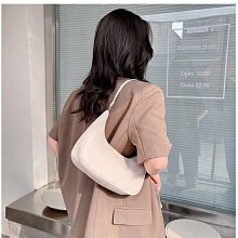 小熊 2024新款半月側背包 whoau 斜挎包 who.a.u 單肩包 帆布包-惠誠小屋 歷史價格詳細信息