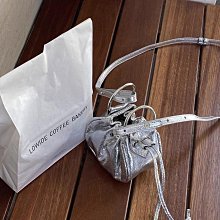 2024新款小眾設計金屬繩扣真皮編織托特包單肩手提大容量菜籃子包熱銷 明星大牌同款包包 歷史價格詳細信息