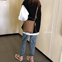 水桶包 韓國氣質棕色百搭素色兩用包手提包子母包斜揹包 高級感皮革可調整肩帶側揹包肩揹包 Pu女包學生 流行 歷史價格詳細信息