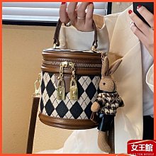 女包包質感菱格水桶包網紅洋氣單肩包女2021新款高級小眾時尚斜挎包水桶包 流行 精品 歷史價格詳細信息