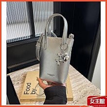 手提包 水桶包 高級感洋氣小包包女2024新款流行寬肩帶斜挎包時尚爆款通勤水桶包-悅享樂購滿599免運 歷史價格詳細信息