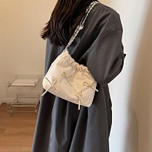 夏天小包今年流行銀色叮噹包2024手提腋下包包女韆禧辣妹風單肩包 腋下包 手提包 小方包 側背包女 牛角包 肩背包-陽光優選 歷史價格詳細信息