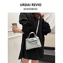 UR新款男裝潮流休閑風少年感印花寬松無袖背心UMV432101【超齡男裝】 歷史價格詳細信息