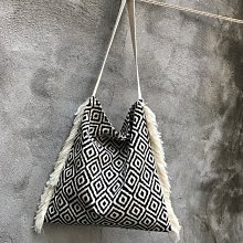 ＳＥＹＥＳ　 基本款率性復古車棉單肩/斜背綁結水餃包 歷史價格詳細信息