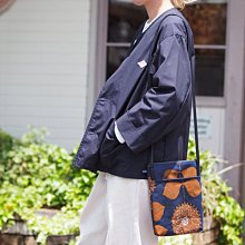 日本MAISON GILFY(SQ)【全新專櫃商品】亮紫色 時尚個性款側拉縐釦環造型不規則裙襬羅紋彈力腰頭絨面長裙。M號 歷史價格詳細信息