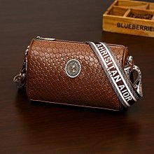 《小女人》香肩美人 睫毛蕾絲半透明性感罩衫性感睡衣裙(白) 歷史價格詳細信息