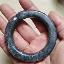 和闐玉青花籽料手鐲，鐲子墨色特別好看肉質也細，就跟墨汁一樣，1926 歷史價格詳細信息