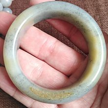 青花籽料邊角料，黑白分明，估計有一公斤多，自己出手鐲切下來的 歷史價格詳細信息