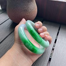 #手鐲【青荷淡香】50貴妃圓48圈口小清新淡果綠貴妃天然翡翠A貨緬甸玉手鐲保A有證❤貴妃尺 歷史價格詳細信息