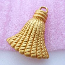 【戴大花2】VINTAGE  金色  細緻扭節葉片   紋路 綠色萊茵點綴 美品別針/絲巾夾    #B248 歷史價格詳細信息