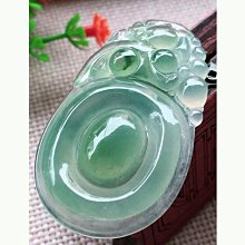 天然A貨翡翠龍牌掛件，飄花龍牌吊墜，大件厚裝，兩面工鏤空雕刻，自然光拍攝，免運，有細紋 歷史價格詳細信息