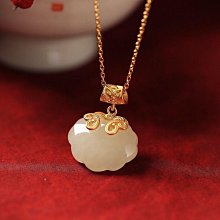 藏精閣精品和田碧玉吊墜純銀包金鑲玉小方牌菠菜綠和田玉吊墜平安無事牌 歷史價格詳細信息