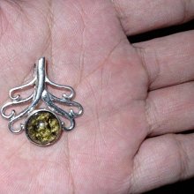 【五輪塔】佛教老文物『卍銀雕佛牌卍』如圖示! 請鑑賞!! 歷史價格詳細信息