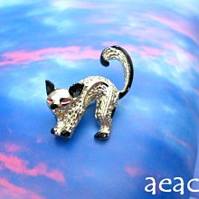 AEACOS@古董 古著 vintage retro MODs 細膩手作 金線條花紋 白珠珠花朵 別針胸針 歷史價格詳細信息