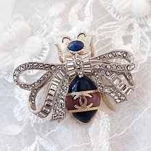 【COCO 精品專賣】Chanel A95501 水鑽 CC 蜜蜂 別針 現貨 價格比較,價格查詢,歷史價格詳細信息