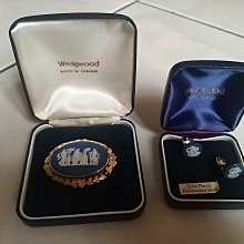 wedgwood 鍍銀座鐘 重金屬 帶浮雕白玉吊墜 因為整體包銀 多少有一點氧化 拿擦銀粉 應該能擦出來 歷史價格詳細信息