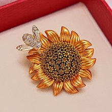 高檔雛菊胸女高級感奢華氣質精致時尚西裝胸花衣服防走光扣別~告白氣球 歷史價格詳細信息