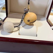 Chanel VIP積分贈品禮 精緻可愛口紅胸針 徽章 禮盒 服裝配飾 一別上什麼衣服都秒變名牌變高級 百搭好氣質❤️ 歷史價格詳細信息