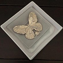 熱銷新款 D 奧 CD字母珍珠 胸針 別針 明星大牌同款服裝包包 歷史價格詳細信息