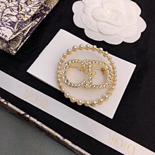 熱銷新款 D 奧 CD字母珍珠 胸針 別針 明星大牌同款服裝包包 歷史價格詳細信息