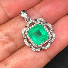 天然祖母綠，無浸油處理、無加熱，純銀大戒指，鑲嵌多顆小祖母綠蛋面、鋯石水鑽，戒圈內圍直徑1.67公分，男女皆適合 歷史價格詳細信息