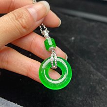 緬甸帝王綠翡翠山水牌吊墜冰種陽綠色s925銀鑲嵌女士高檔掛件 歷史價格詳細信息