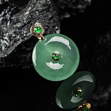 天然翡翠A貨，k金扣鑲嵌冰種佛公項鍊吊墜掛件玉墜鎖骨墜室外陽臺自然光，原相機實拍，無美顏！ 歷史價格詳細信息