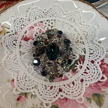 日本中古品牌戴帽女郎吊墜帽子是白蝶貝做的女郎的耳朵上戴了一顆天然紅寶石耳環脖子用馬賽g石鑲 歷史價格詳細信息