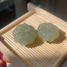 和闐玉玉晴水綠太陽花，23.5*5.5，無裂無雜標價就是賣價12041 歷史價格詳細信息