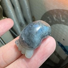 新疆和闐玉青花籽料雕刻件吊墜掛件。手工雕刻糖青花籽料，糖很干 歷史價格詳細信息