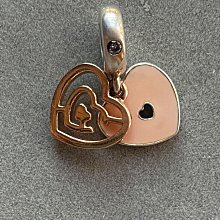 潘多拉正品愛與玫瑰掛鎖吊墜C0098新，細節微距拍的很清楚，可隨意鑑定，假的隨便退，來回運 歷史價格詳細信息