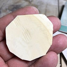 猛犸牙把件吊墜，盤很久啦，保真10000%支持國檢鑑定，無笑，品相如圖，尺寸71.5×31.5×10.5mm，克重27.33克，標價是總價哈 歷史價格詳細信息