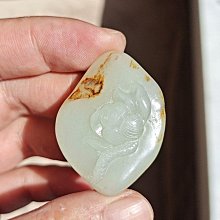 籽料新疆和闐白玉 獨籽灑金皮 金包玉 有開窗 整塊都是肉，肉細，真皮色，無二度上色 歷史價格詳細信息