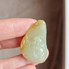 籽料新疆和闐白玉 獨籽灑金皮 金包玉 有開窗 整塊都是肉，肉細，真皮色，無二度上色 歷史價格詳細信息