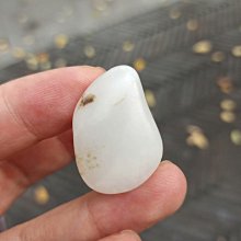 籽料新疆和闐白玉 獨籽灑金皮 金包玉 有開窗 整塊都是肉，肉細，真皮色，無二度上色 歷史價格詳細信息