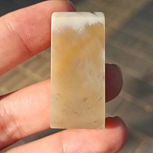 新疆和闐玉特色米蘭河紅皮籽料卡18珠子25334 歷史價格詳細信息