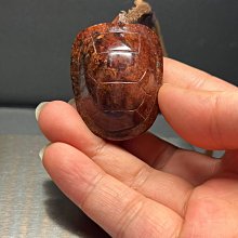 黃白河磨玉 -龍  吊墜 掛件   龍吸水寓意吸財 實物稍黃一些   玉質細膩油潤 下面皮子半玉化 皮竄肉  肉里有麻糖 歷史價格詳細信息