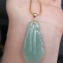 天然翡翠 18k 冰起光 水滴 掛件 吊墜 有證書 冰起光的料子 淡綠色 小圓蛋是 翡翠 飾品 收藏【二手】【微淵古董】-2589 歷史價格詳細信息